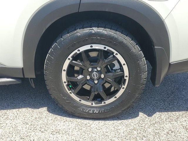 2023 Pearl White Tricoat/Super Black Nissan Pathfinder Rock Creek 4X4 SUV