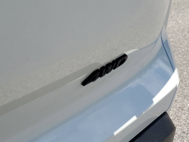 2023 Pearl White Tricoat/Super Black Nissan Pathfinder Rock Creek 4X4 SUV