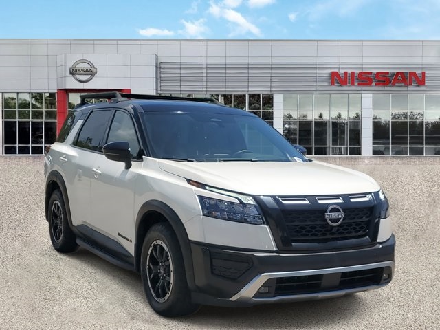 2023 Pearl White Tricoat/Super Black Nissan Pathfinder Rock Creek 4X4 SUV