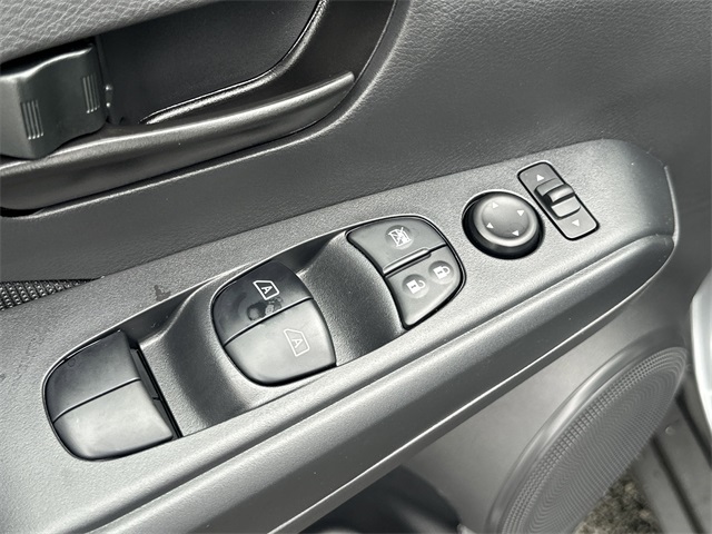 2025 Nissan Kicks Play S photo 10