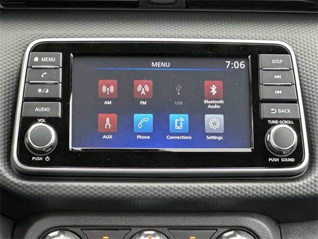 2025 Nissan Kicks Play S photo 2