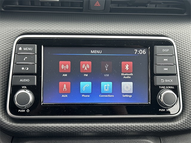 2025 Nissan Kicks Play S photo 3