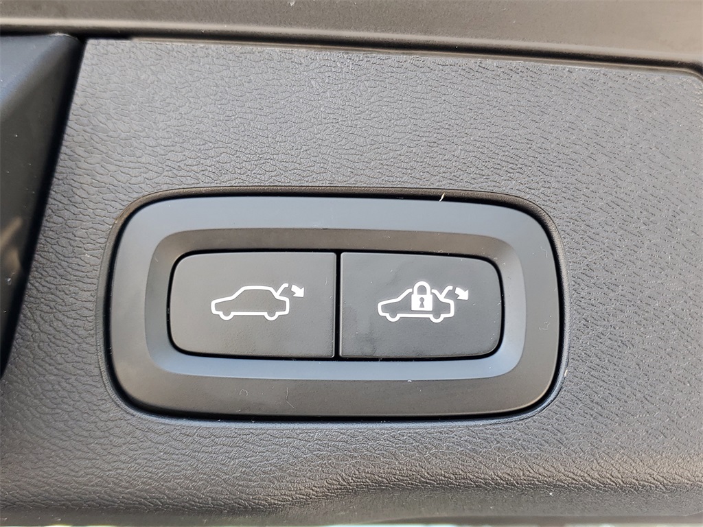 used 2023 Volvo XC60 car, priced at $31,879