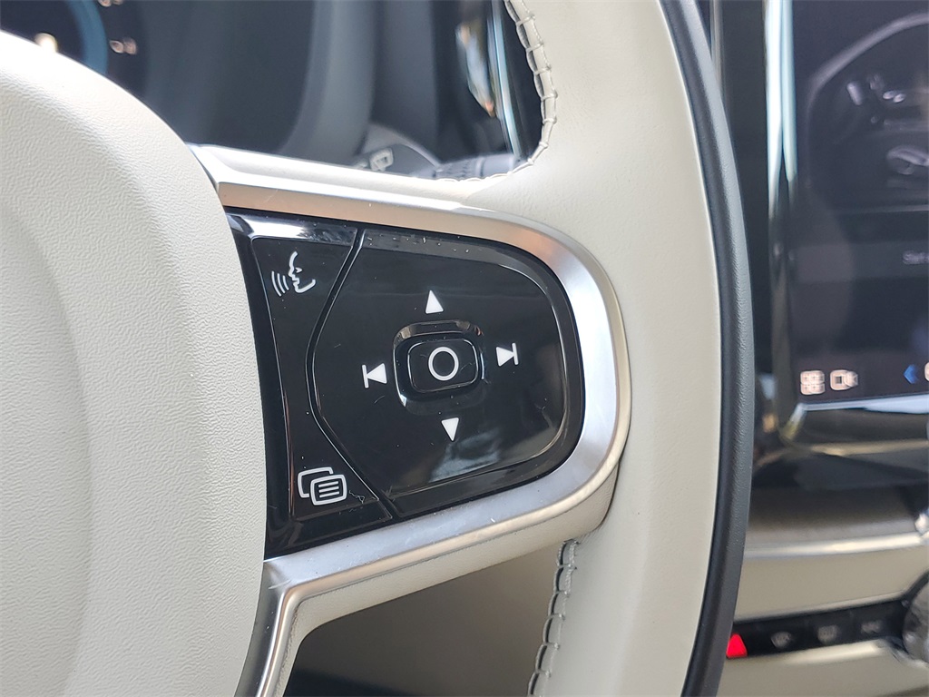 used 2023 Volvo XC60 car, priced at $31,879