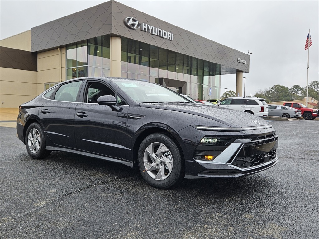 2026 Hyundai Sonata SE's photo