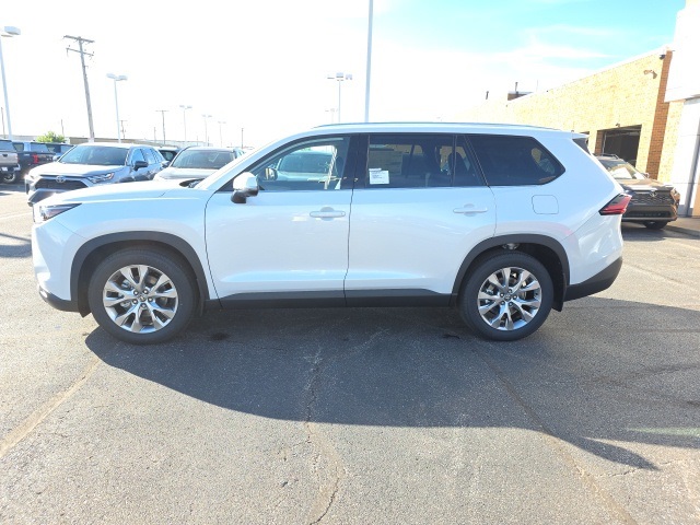 2026 Toyota Highlander Hybrid Limited photo 2