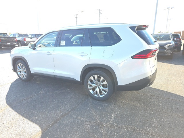 2026 Toyota Highlander Hybrid Limited photo 3