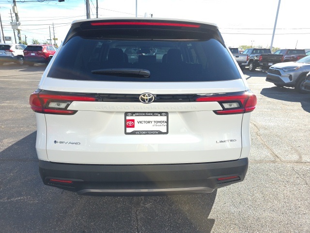 2026 Toyota Highlander Hybrid Limited photo 4