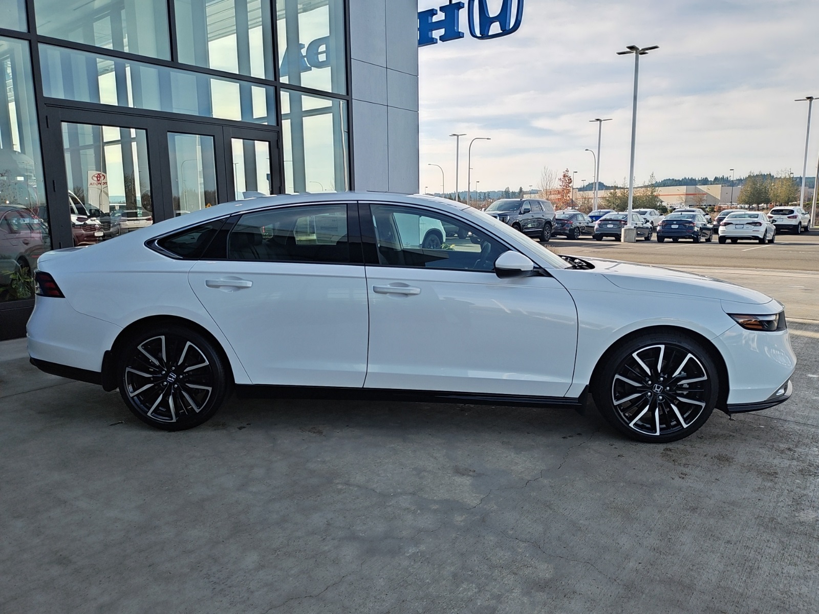 2025 Honda Accord Hybrid Touring photo 4