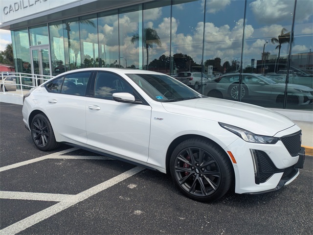 2024 Cadillac CT5 V photo 2