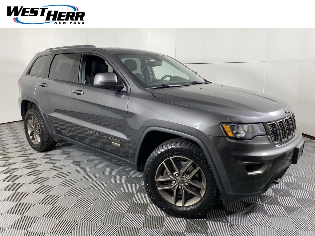 2017 Jeep Grand Cherokee Laredo's photo