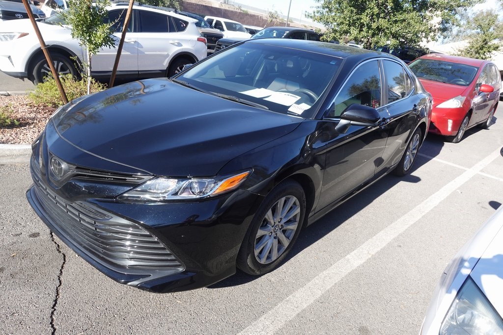 2020 Toyota Camry LE's photo