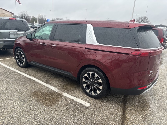 used 2024 Kia Carnival car, priced at $33,955