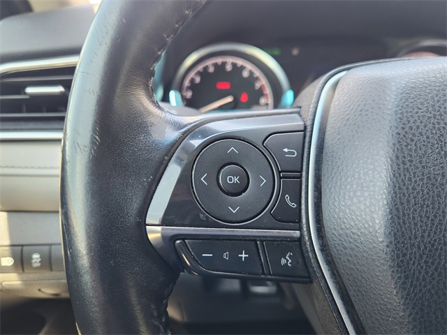 2018 Toyota Camry XLE photo 22