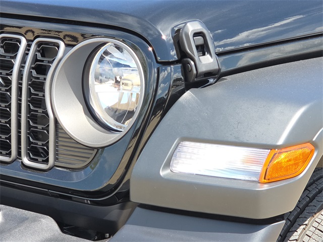 2025 Jeep Wrangler Sport S photo 4