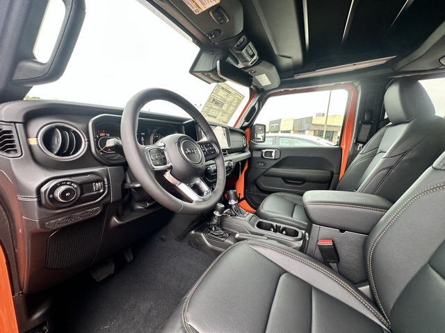 2025 Jeep Wrangler Sahara photo 9