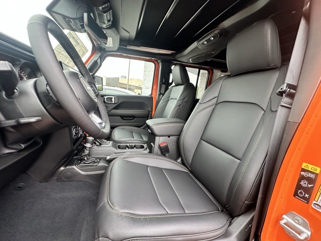 2025 Jeep Wrangler Sahara photo 10