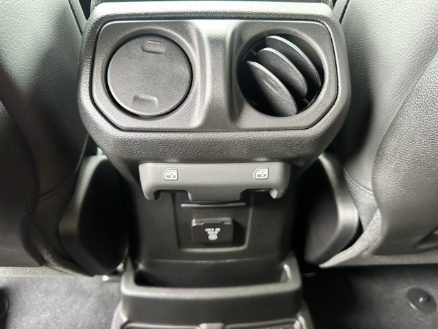 2025 Jeep Wrangler Sahara photo 22