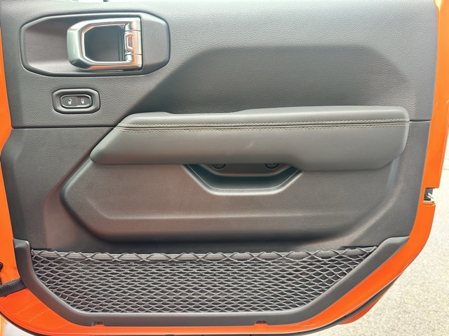 2025 Jeep Wrangler Sahara photo 23