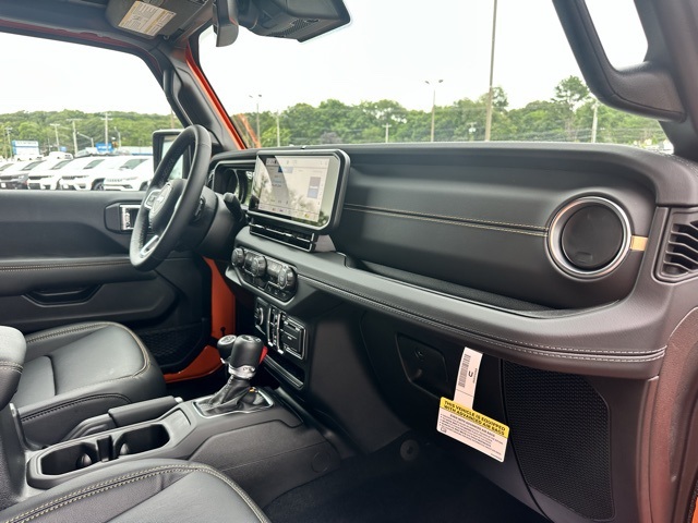 2025 Jeep Wrangler Sahara photo 24