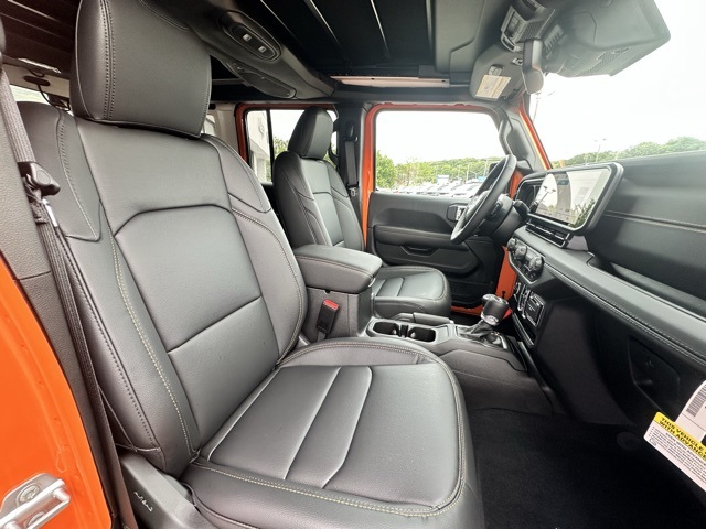 2025 Jeep Wrangler Sahara photo 25
