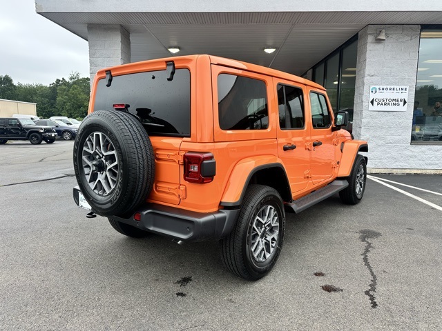 2025 Jeep Wrangler Sahara photo 4