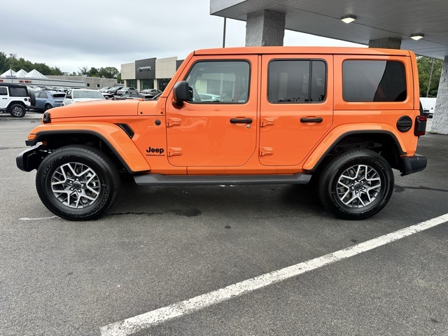2025 Jeep Wrangler Sahara photo 7