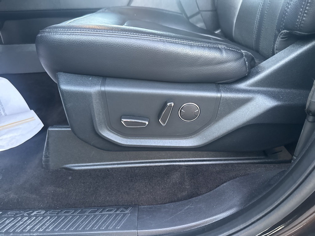 2021 Ford Expedition Limited:16989P