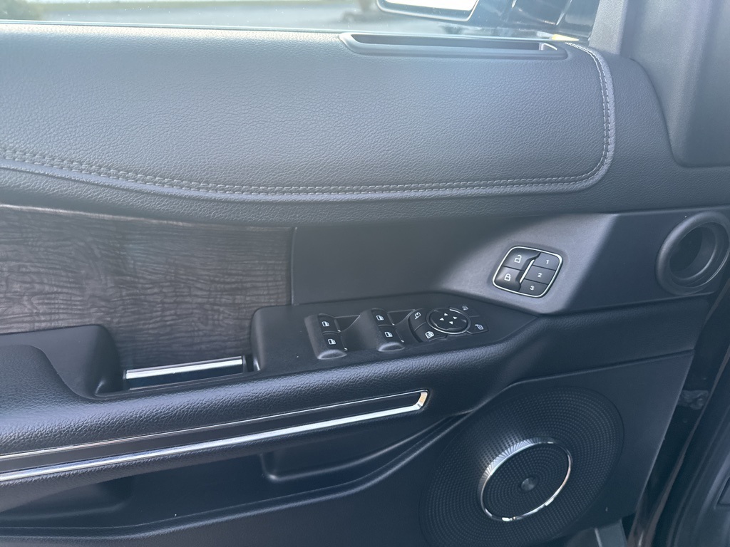 2021 Ford Expedition Limited:16989P