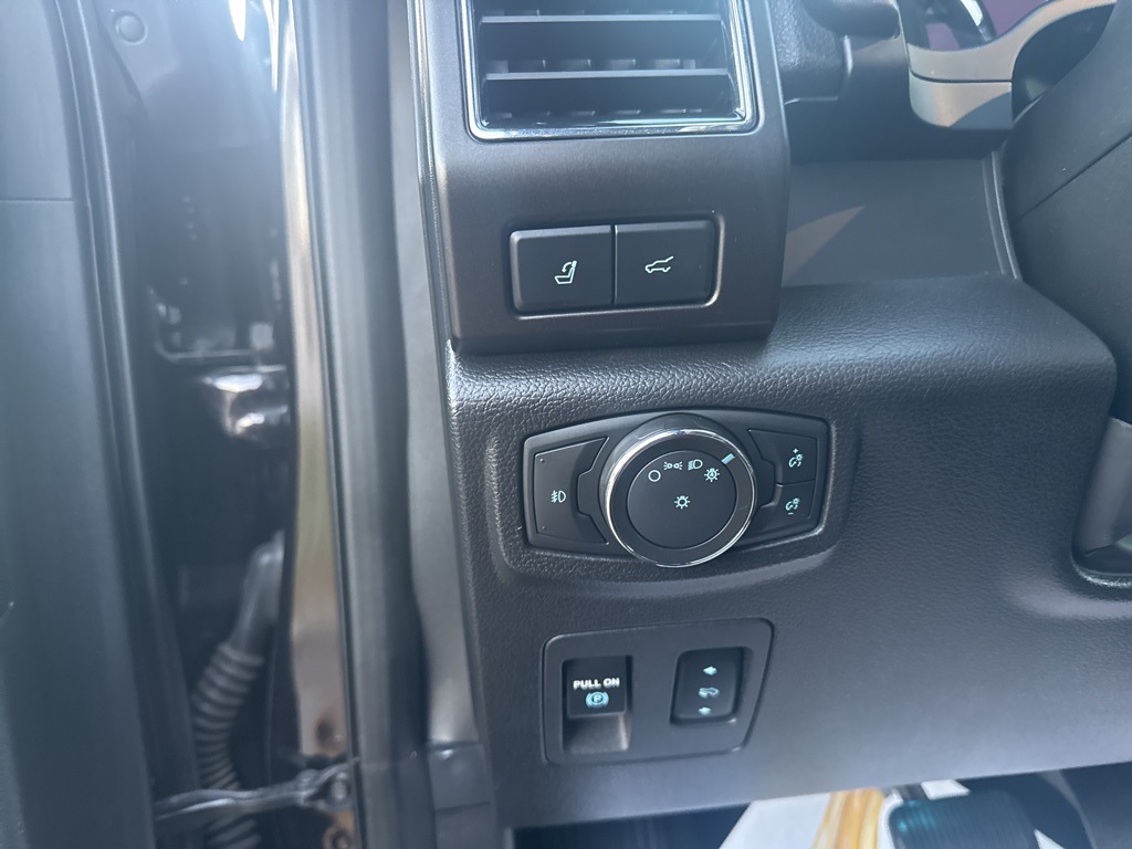 2021 Ford Expedition Limited:16989P