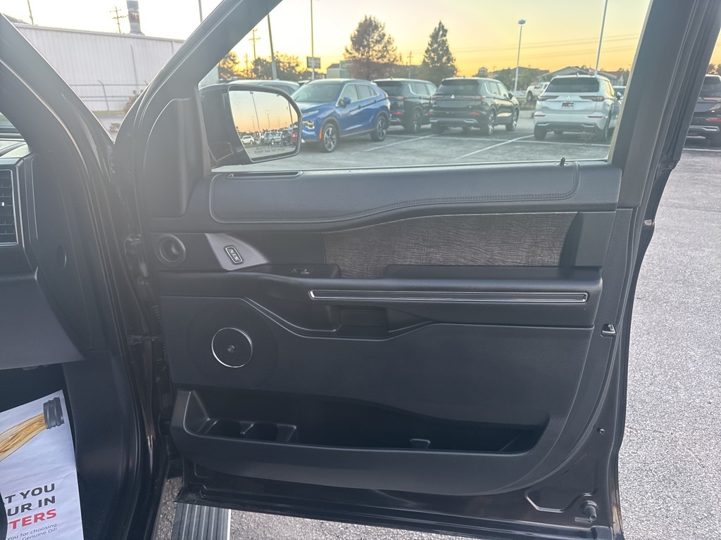 2021 Ford Expedition Limited:16989P