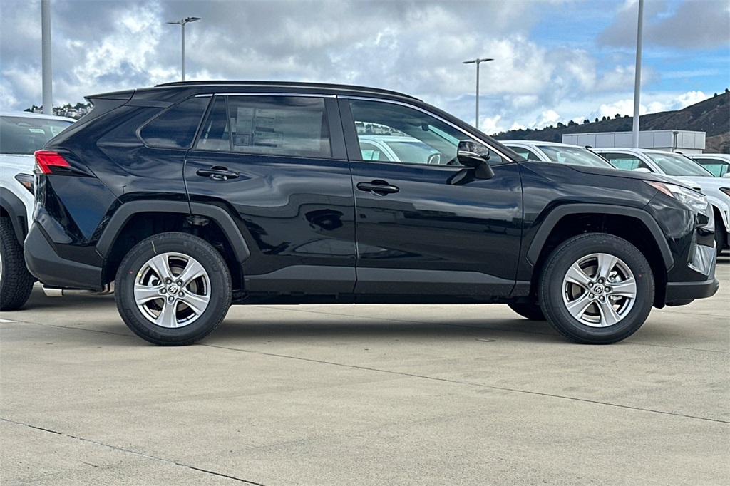 2025 Toyota RAV4 XLE photo 3
