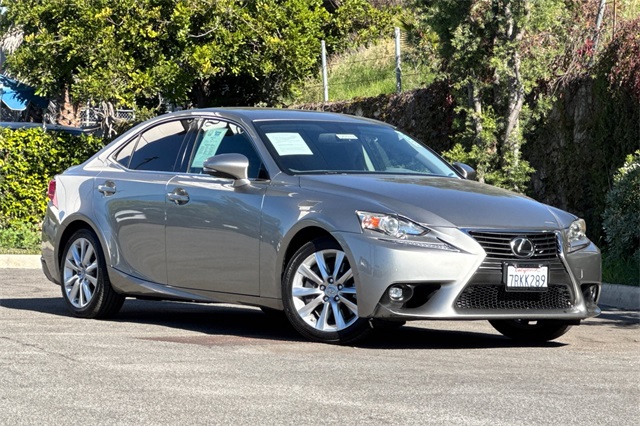 2016 Lexus IS 200t photo 2