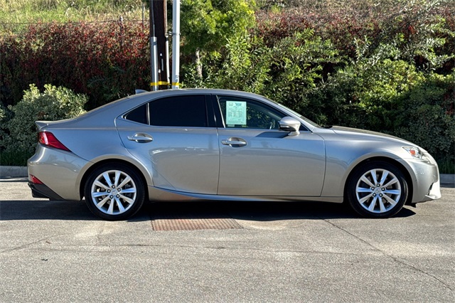 2016 Lexus IS 200t photo 3