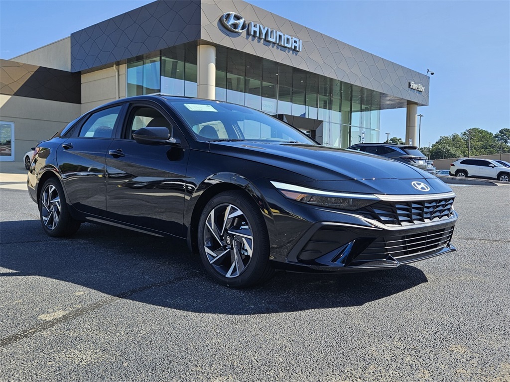 2025 Hyundai Elantra SEL's photo