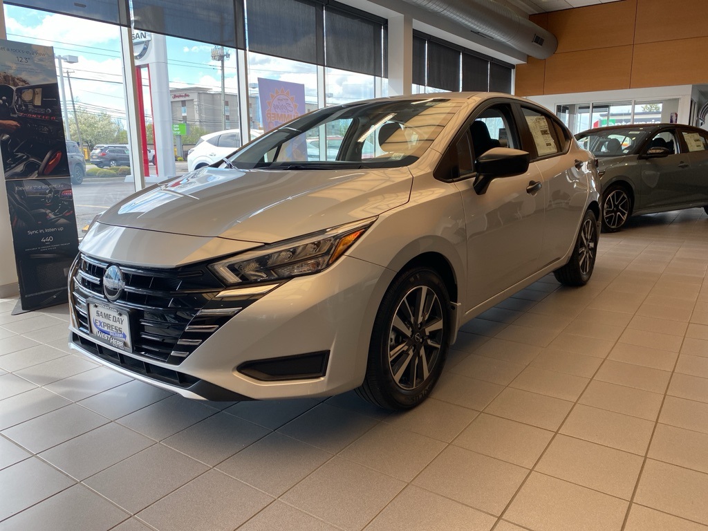 2025 Nissan Versa 1.6 S photo 3