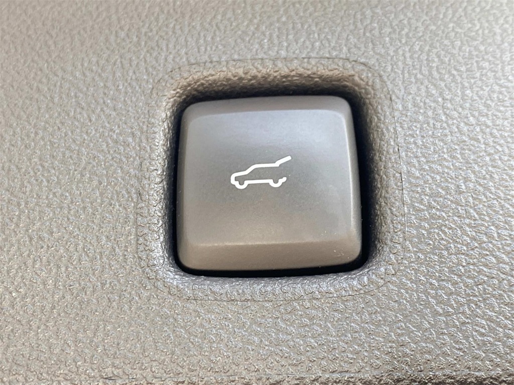 2022 Oxford White Ford Escape SEL AWD SUV