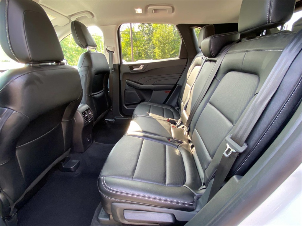 2022 Oxford White Ford Escape SEL AWD SUV