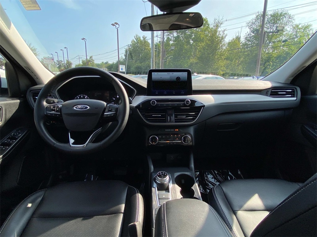 2022 Oxford White Ford Escape SEL AWD SUV