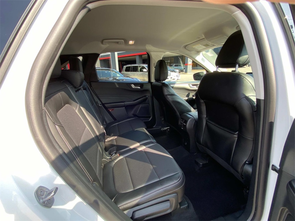 2022 Oxford White Ford Escape SEL AWD SUV