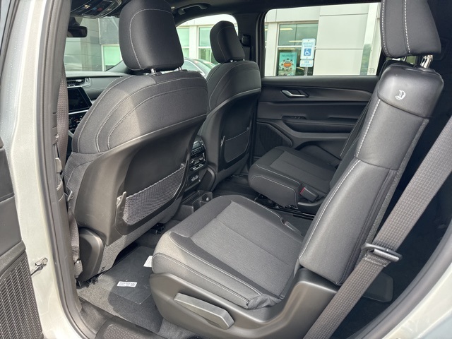 2025 Jeep Grand Cherokee Laredo X photo 12