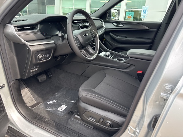 2025 Jeep Grand Cherokee Laredo X photo 15