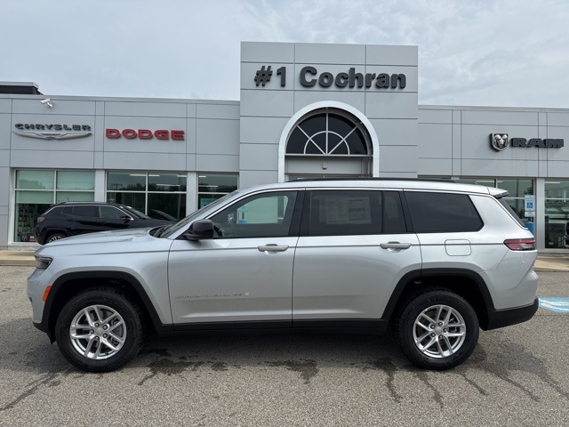2025 Jeep Grand Cherokee Laredo X photo 2