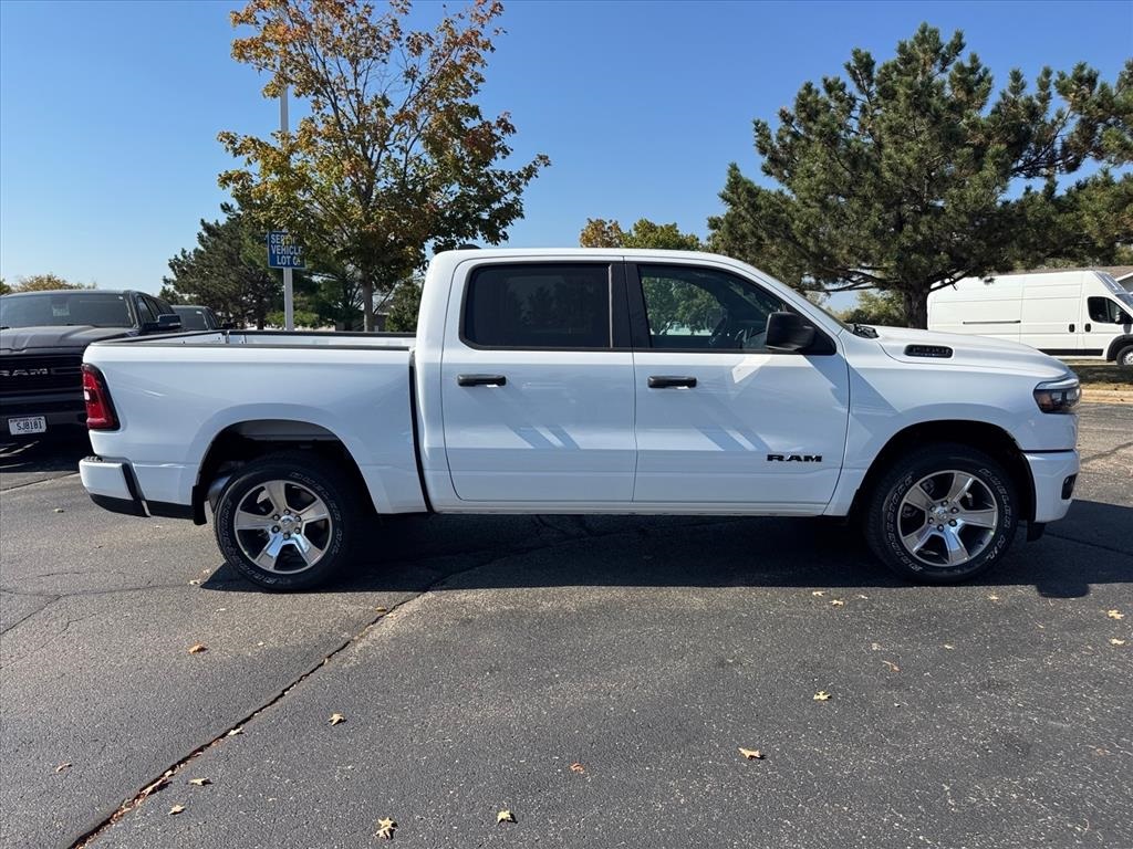 2025 Ram 1500 Tradesman photo 2