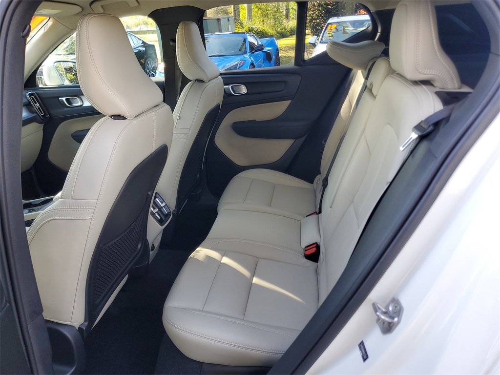 used 2021 Volvo XC40 car, priced at $19,595