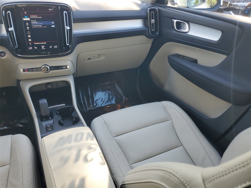 used 2021 Volvo XC40 car, priced at $19,595