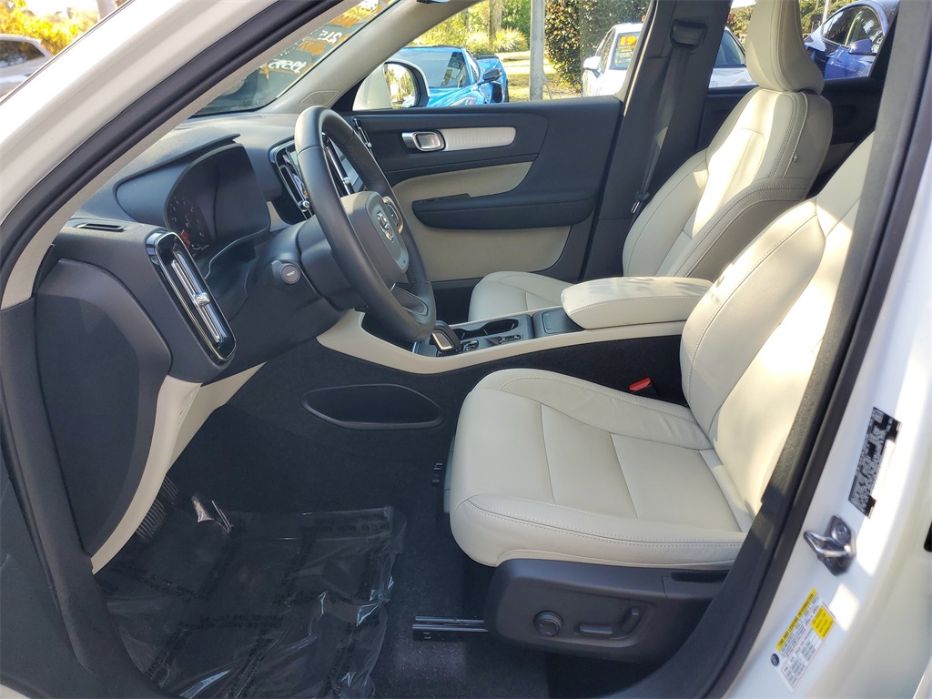 used 2021 Volvo XC40 car, priced at $19,595