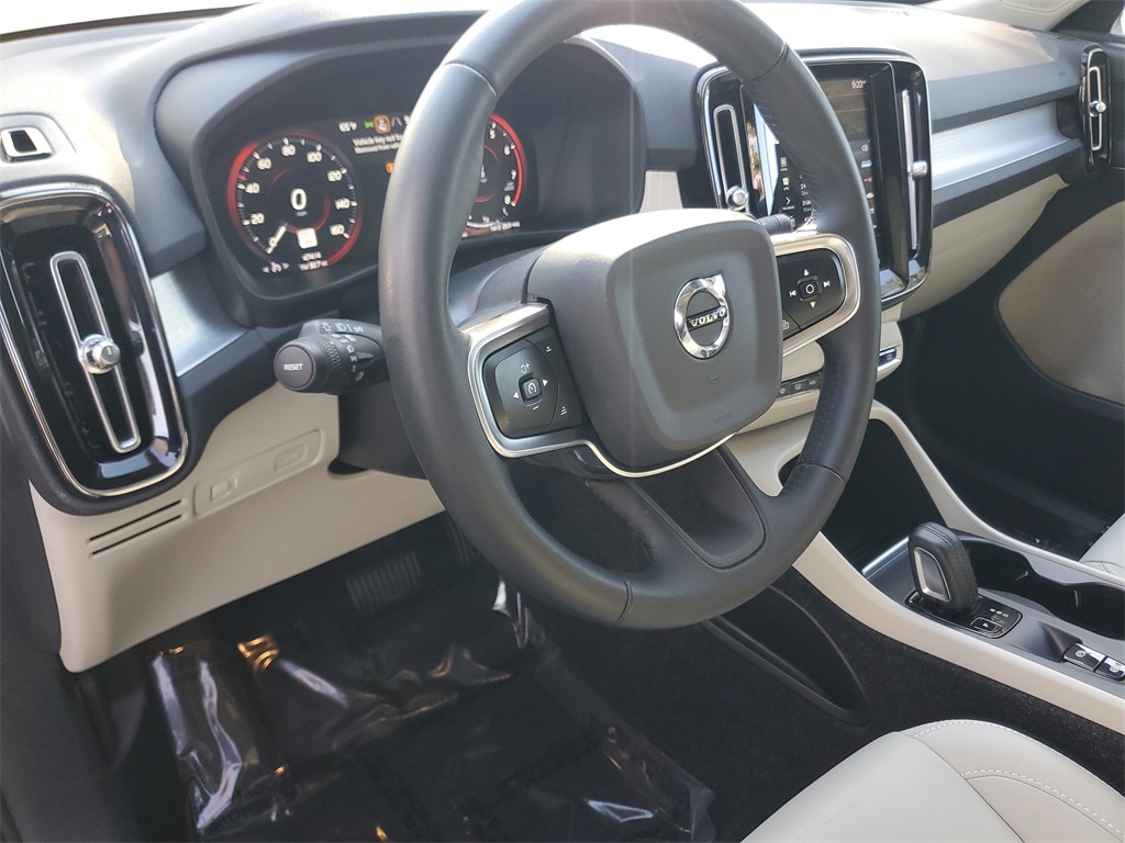 used 2021 Volvo XC40 car, priced at $19,595