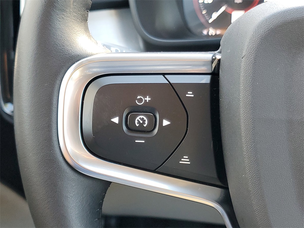 used 2021 Volvo XC40 car, priced at $19,595