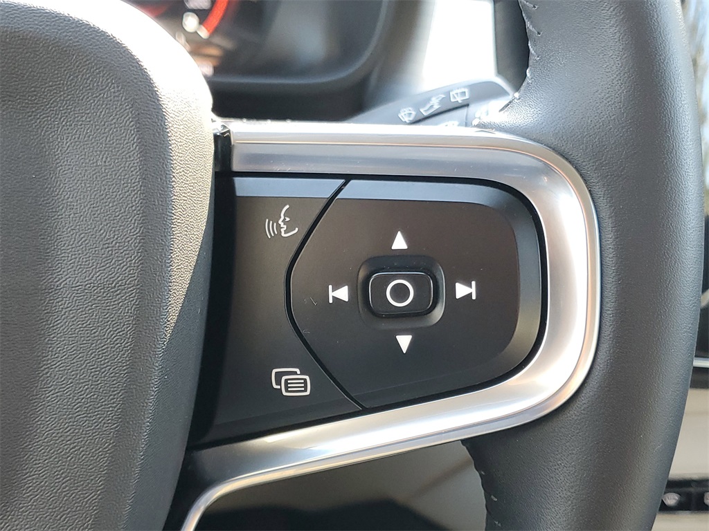 used 2021 Volvo XC40 car, priced at $19,595